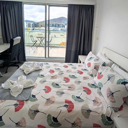 Dana-Cozy Private Room In Shared Central Apt-Rm 2 แคนเบอร์รา ภายนอก รูปภาพ