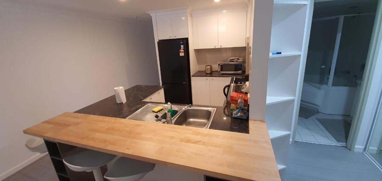 Dana-Cozy Private Room In Shared Central Apt-Rm 2 แคนเบอร์รา ภายนอก รูปภาพ