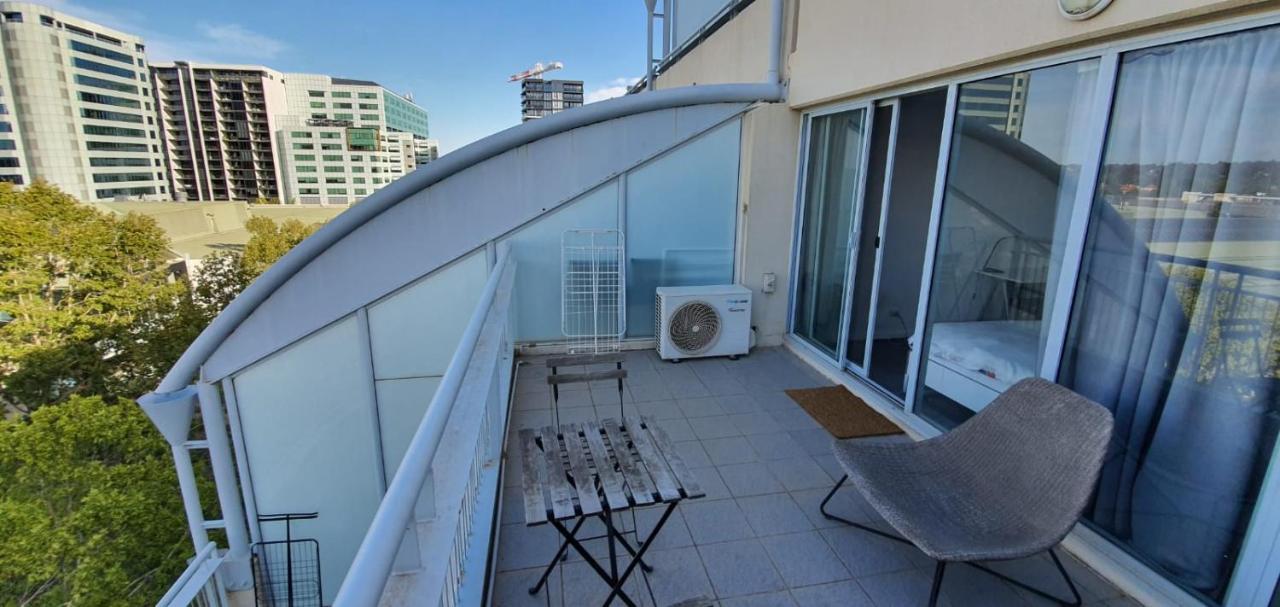 Dana-Cozy Private Room In Shared Central Apt-Rm 2 แคนเบอร์รา ภายนอก รูปภาพ