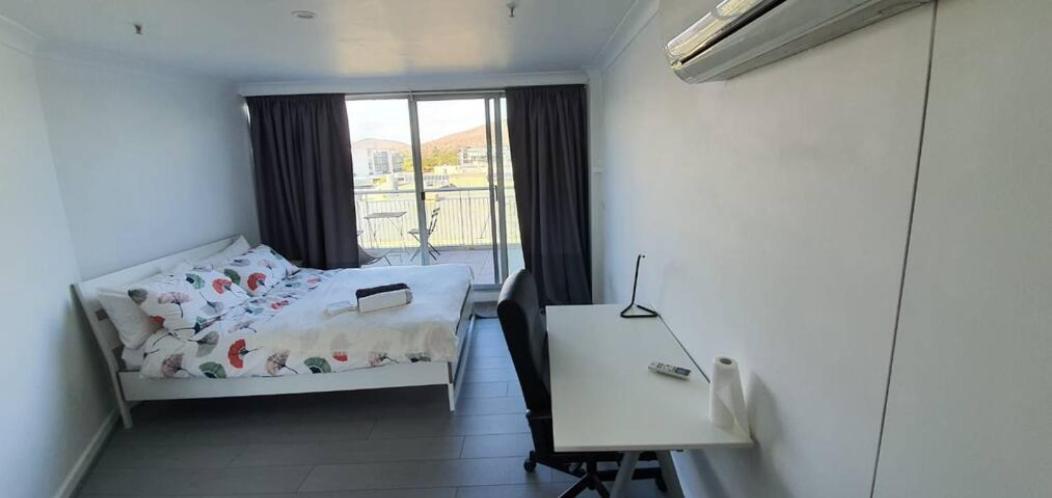 Dana-Cozy Private Room In Shared Central Apt-Rm 2 แคนเบอร์รา ภายนอก รูปภาพ