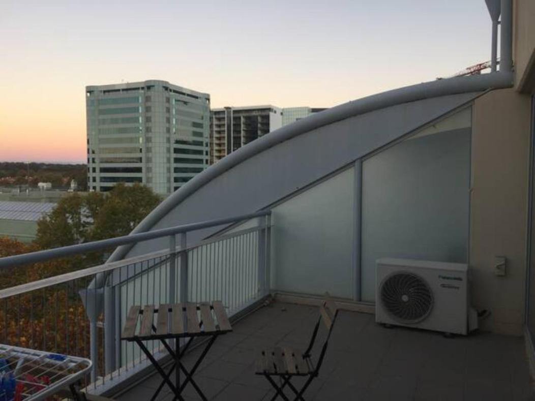 Dana-Cozy Private Room In Shared Central Apt-Rm 2 แคนเบอร์รา ภายนอก รูปภาพ