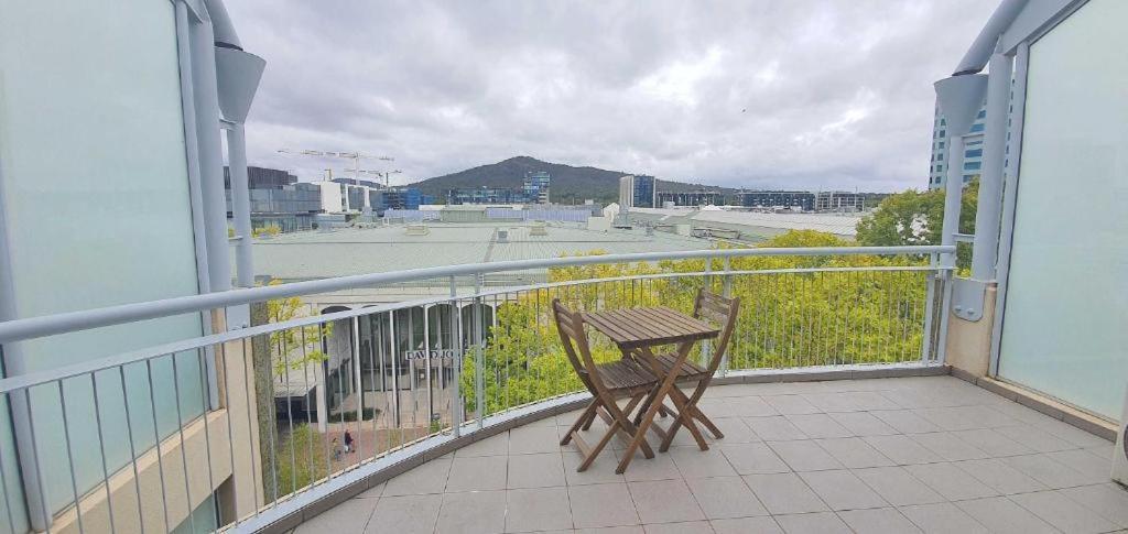 Dana-Cozy Private Room In Shared Central Apt-Rm 2 แคนเบอร์รา ภายนอก รูปภาพ
