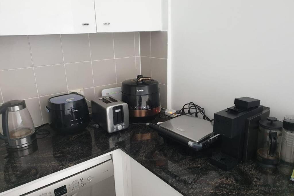 Dana-Cozy Private Room In Shared Central Apt-Rm 2 แคนเบอร์รา ภายนอก รูปภาพ