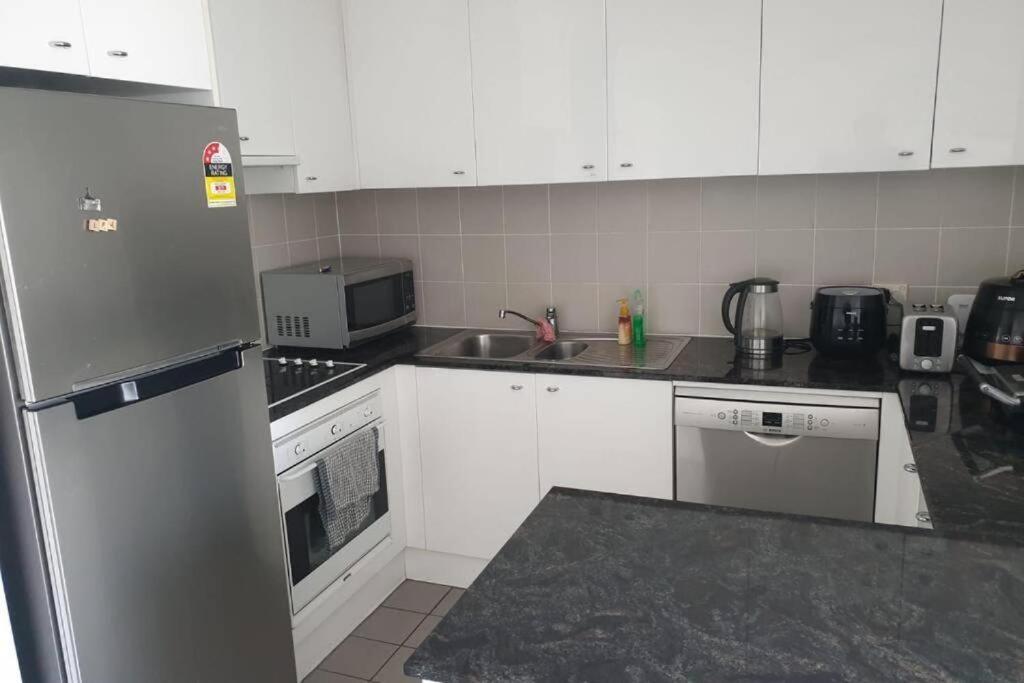 Dana-Cozy Private Room In Shared Central Apt-Rm 2 แคนเบอร์รา ภายนอก รูปภาพ