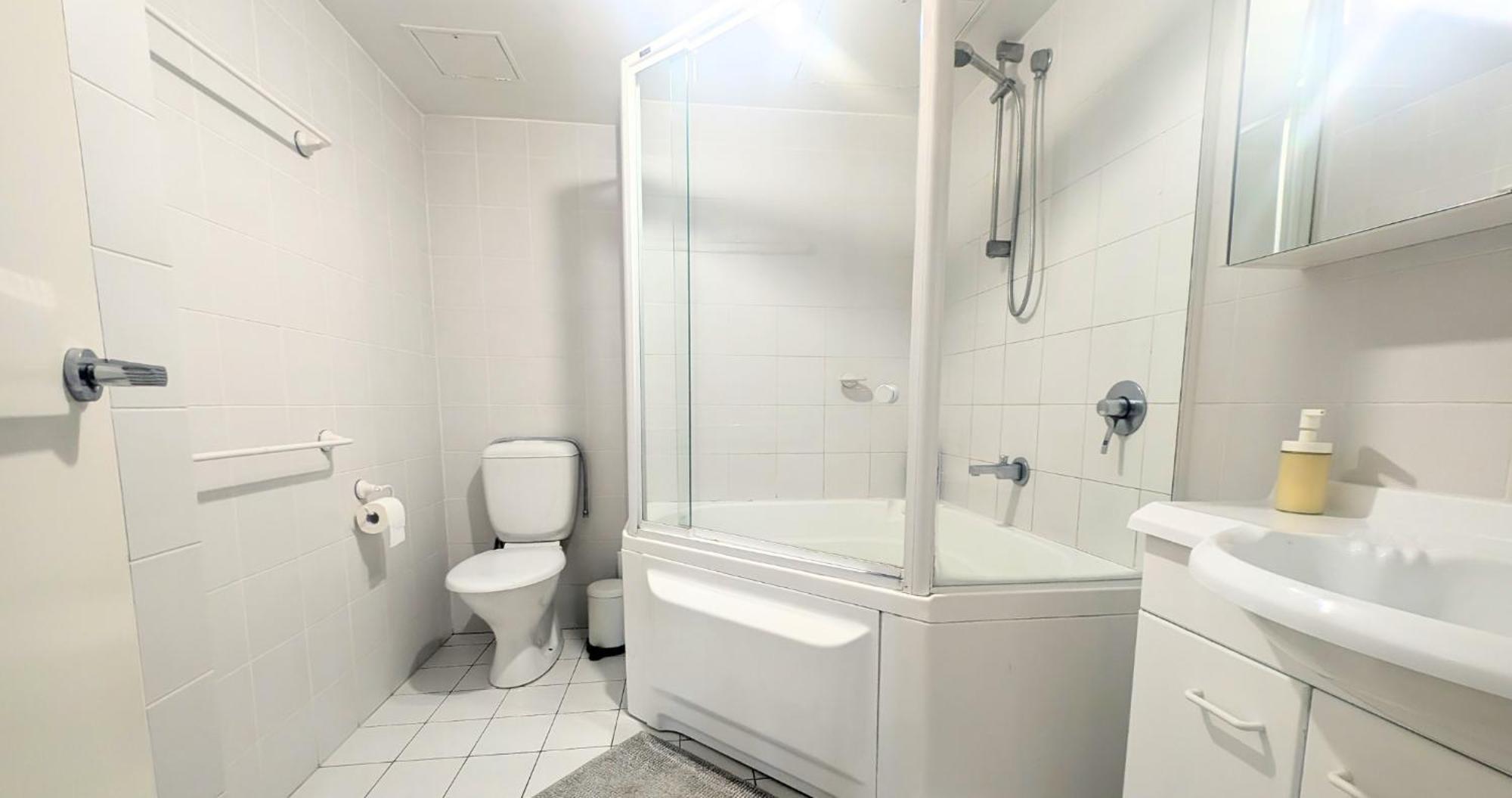 Dana-Cozy Private Room In Shared Central Apt-Rm 2 แคนเบอร์รา ภายนอก รูปภาพ